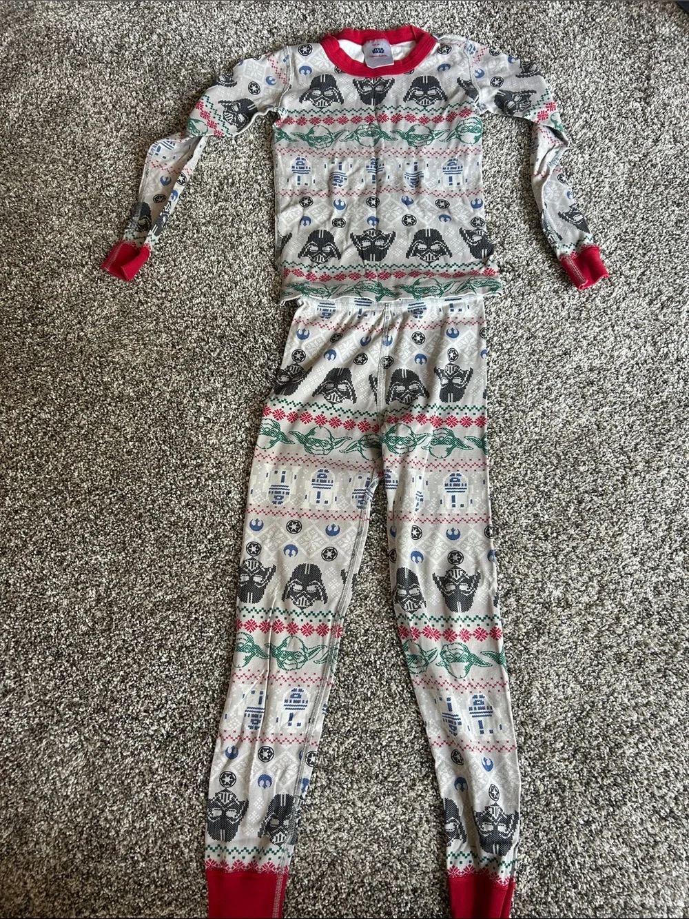 Hanna Andersson Star Wars Pajama Set in Red, Green, Blue